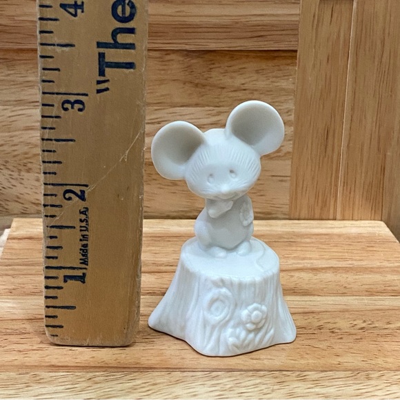 Vintage 1975 Fine Bisque Porcelain Handcrafted Mouse Mini Collectible Figurine - Picture 5 of 9